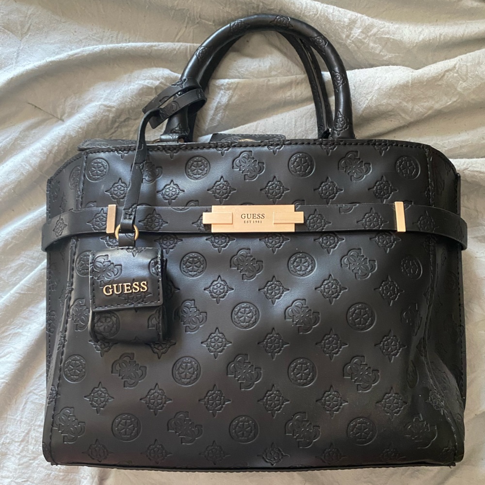 Guess women’s purse